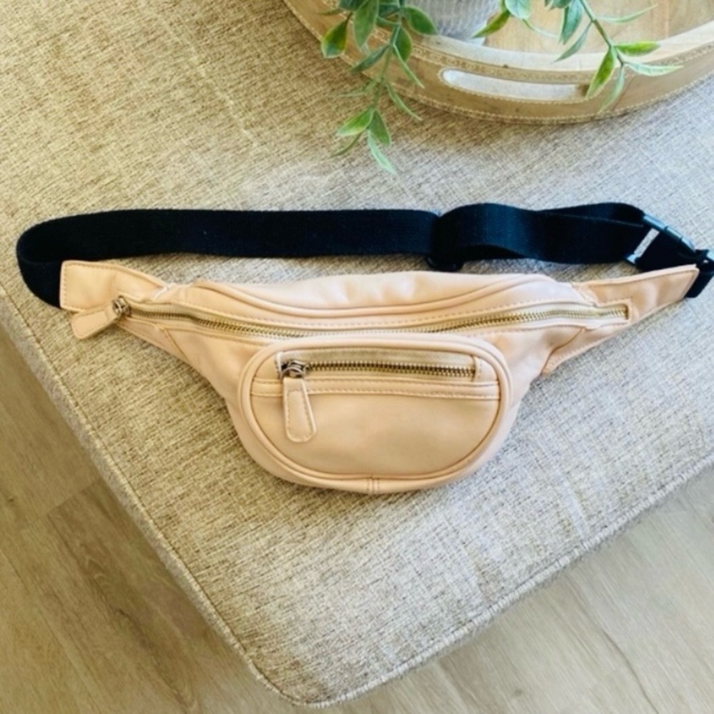 FOREVER 21 Pink Blush Fanny Pack Belt Bag with Black Strap